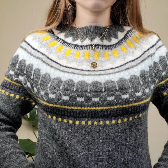 NWT Gap Gray White Circular Fair Isle Nordic Crewneck Sweater Womens XSmall - Picture 4 of 6